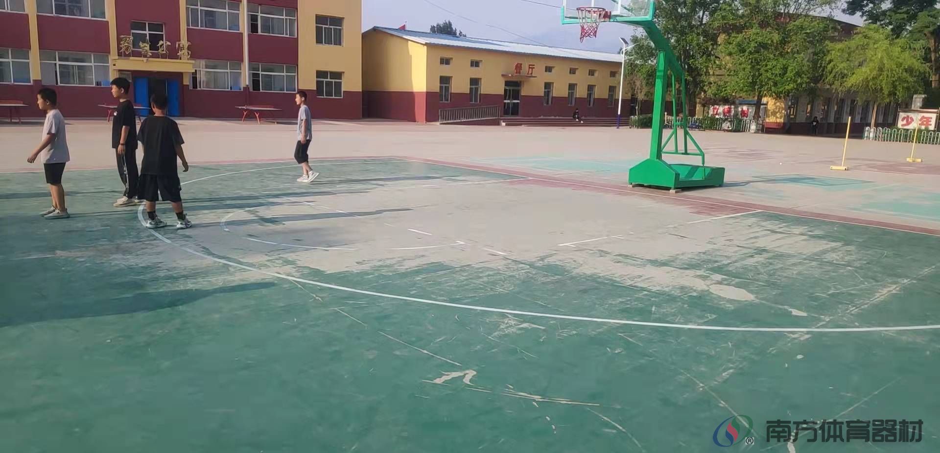 北城子中学篮球场